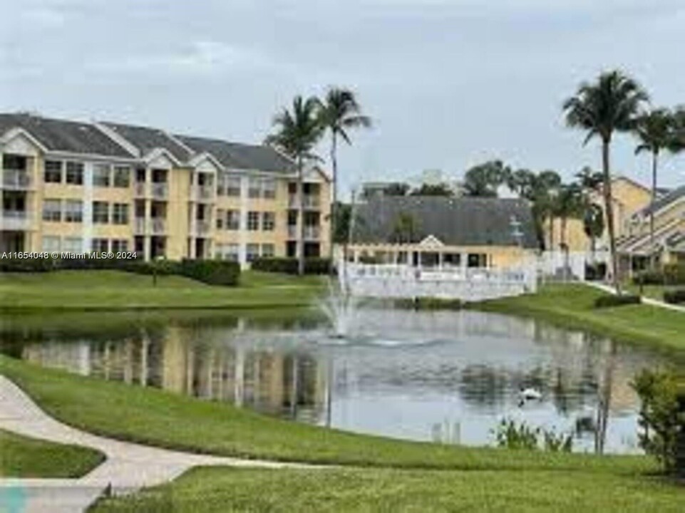 6299 La Costa Dr in Boca Raton, FL - Foto de edificio