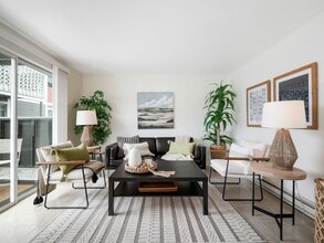 Sunnyside Park Apartments in Portland, OR - Foto de edificio - Building Photo