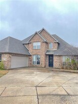 4555 W Wedge Dr in Fayetteville, AR - Building Photo