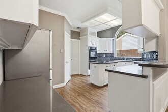 11930 Carriage Hill Dr in Houston, TX - Foto de edificio - Building Photo