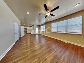 2293 E Tumbleweed Rd in Eagle Mountain, UT - Foto de edificio - Building Photo