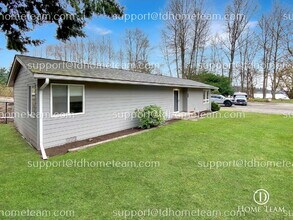 9201 NE Juanita Dr in Kirkland, WA - Building Photo - Building Photo