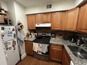 604 E St NE, Unit B in Washington, DC - Building Photo - Building Photo