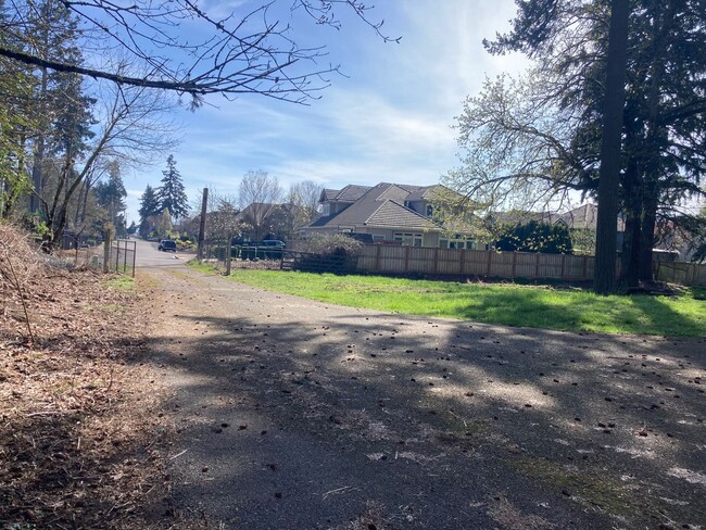 4100 Gilham Rd in Eugene, OR - Building Photo - Building Photo