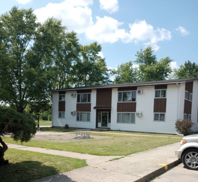 The Raymond Apartments in Raymond, IL - Building Photo - Building Photo