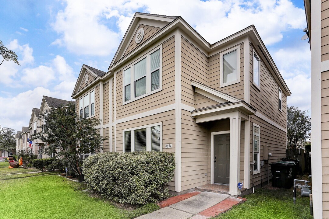 8034 Grow Ln in Houston, TX - Building Photo