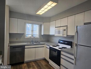 19 Henlopen Gardens in Lewes, DE - Building Photo - Building Photo