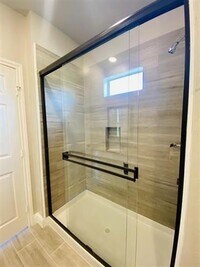 506 Robinson St photo'