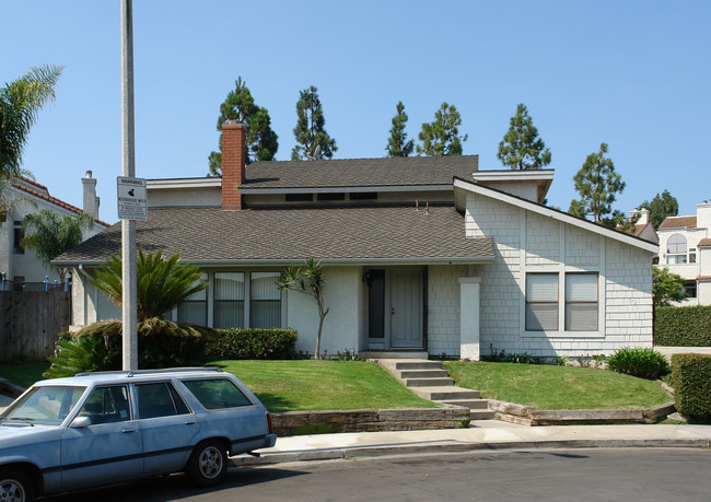 17171 Harbor Bluffs Cir in Huntington Beach, CA - Building Photo - Building Photo