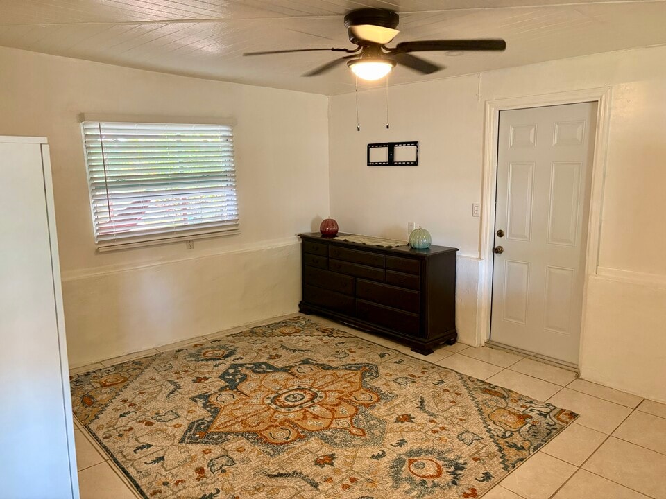 11511 SW 197th St, Unit 1 in Miami, FL - Building Photo