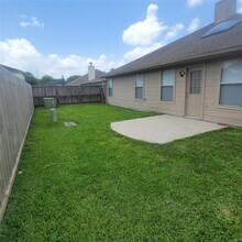 1411 Hunter Ridge Ct in Fresno, TX - Building Photo - Building Photo