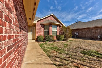 10633 SW 35th St in Yukon, OK - Building Photo - Building Photo