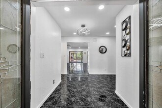 303 NW 105th Terrace in Coral Springs, FL - Building Photo - Building Photo