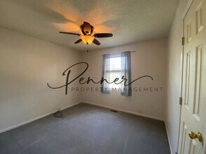 2121 SW Sterling Dr in Lee's Summit, MO - Building Photo - Building Photo