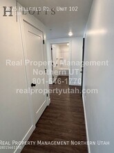 2525 N Hill Field Rd in Layton, UT - Foto de edificio - Building Photo