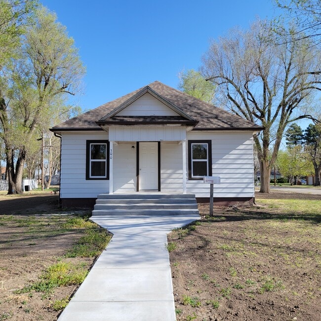 property at 300 W 5th St