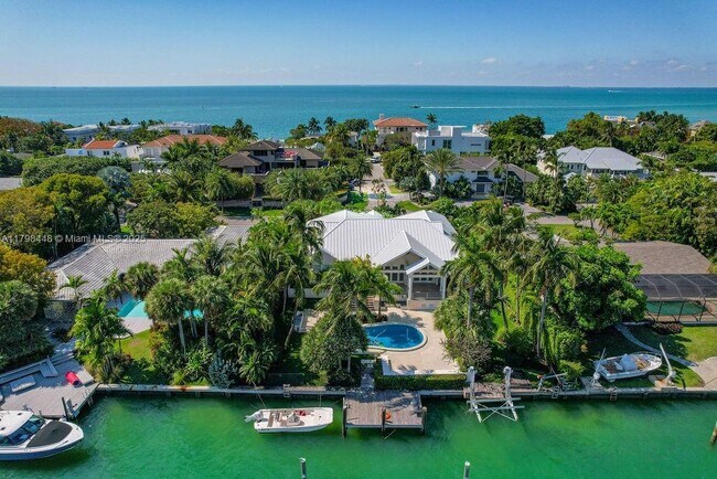 property at 621 N Mashta Dr