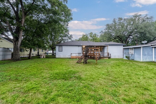 503 Carrell St in Tomball, TX - Building Photo - Building Photo