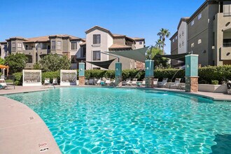 7455 N 95th Ave in Glendale, AZ - Foto de edificio - Building Photo