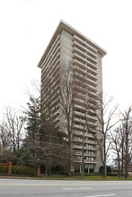 Plaza Towers in Atlanta, GA - Building Photo - Building Photo