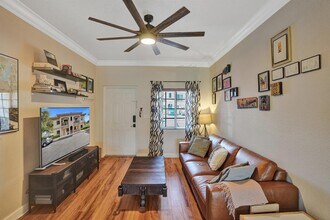 2000 Taylor St, Unit 2A in Hollywood, FL - Foto de edificio - Building Photo