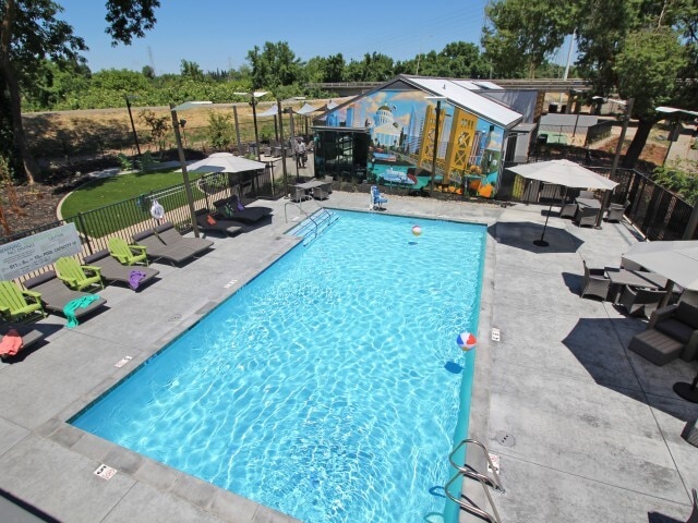University River Village in Sacramento, CA - Building Photo