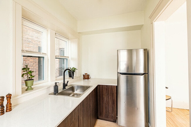 Manchester Apartments in Detroit, MI - Building Photo - Building Photo