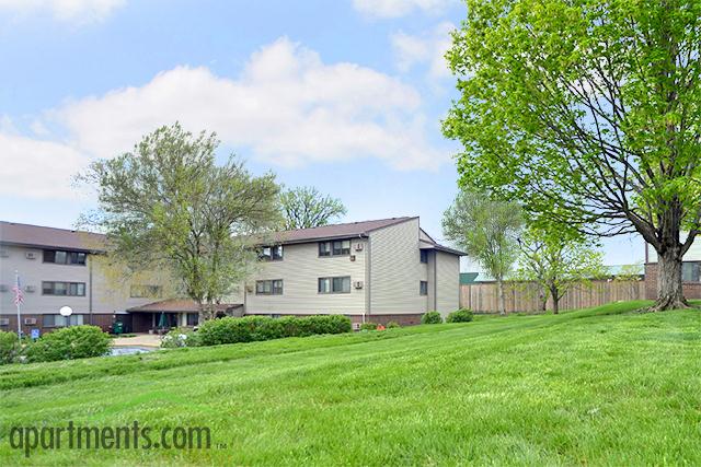 Southridge Senior Residences in Des Moines, IA - Building Photo