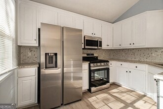 703 Guide Post Ln in Stone Mountain, GA - Building Photo - Building Photo