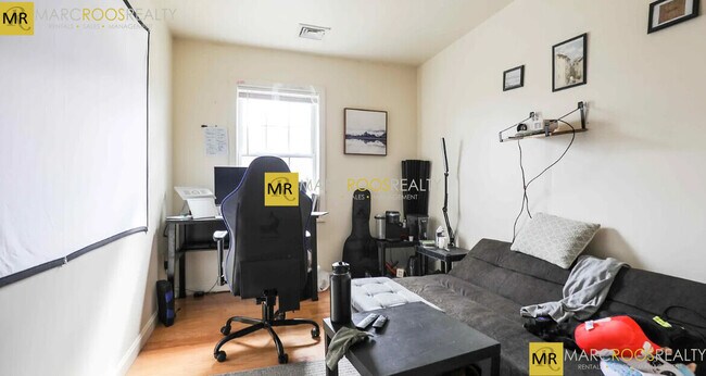 36 Raymond St, Unit 1 in Boston, MA - Building Photo - Building Photo