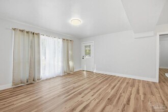 522 S Edgewood Cir in Pensacola, FL - Building Photo - Building Photo