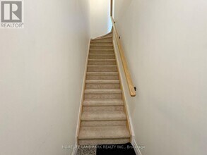 320 John St. in Markham, ON - Building Photo - Building Photo