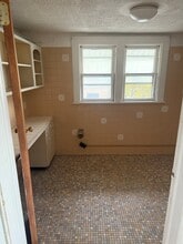 4 Swan St, Unit 2 in Batavia, NY - Foto de edificio - Building Photo