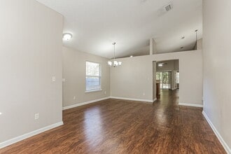 10975 Campus Heights Ln in Jacksonville, FL - Foto de edificio - Building Photo