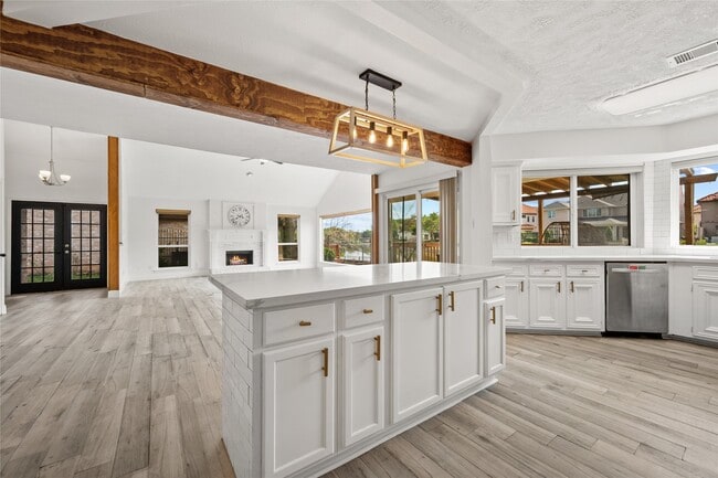 1026 Oyster Bay Dr in Sugar Land, TX - Building Photo - Building Photo