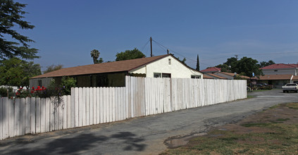 11839-11845 Roseglen St in El Monte, CA - Foto de edificio - Building Photo