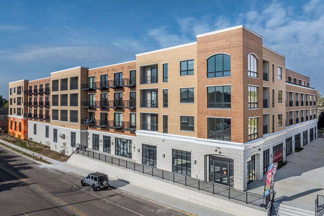 Monarch on Main in Sun Prairie, WI - Foto de edificio