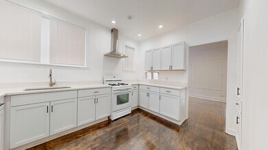 6738 N Rockwell St in Chicago, IL - Building Photo - Building Photo