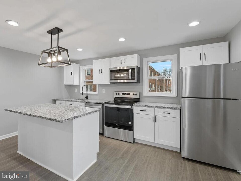 1006 Butler St in Chester, PA - Building Photo