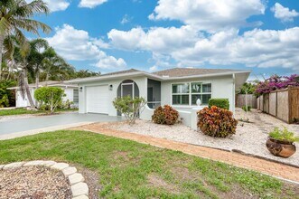 548 93rd Ave N in Naples, FL - Building Photo - Building Photo