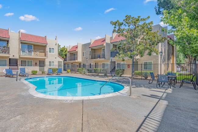 Parkwood Apartments in Lancaster, CA - Foto de edificio - Building Photo