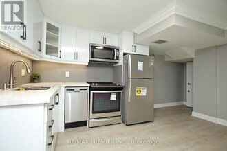 43 Leaden Hall Dr in East Gwillimbury, ON - Building Photo - Building Photo