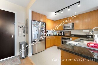 807 Davis St in Evanston, IL - Building Photo - Building Photo