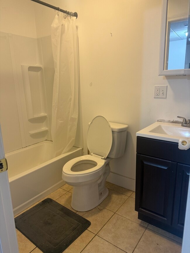 115 Stone St, Unit 3 bed in Clinton, MA - Building Photo - Building Photo