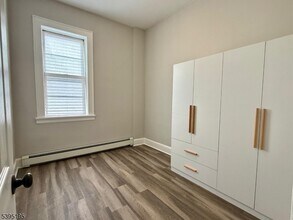 84 Westervelt Pl in Lodi, NJ - Building Photo - Building Photo