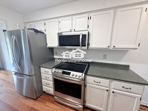 7311 Amber Ln in Eden Prairie, MN - Building Photo - Building Photo