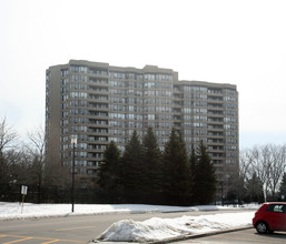 7440 Bathurst St in Vaughan, ON - Building Photo - Building Photo