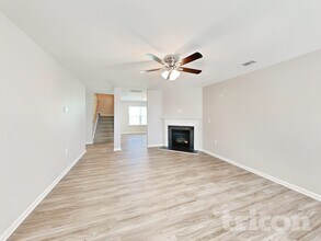 1790 Eastway Dr in Dallas, NC - Foto de edificio - Building Photo