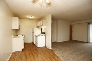 Harbour Cove Apartments in Cincinnati, OH - Building Photo