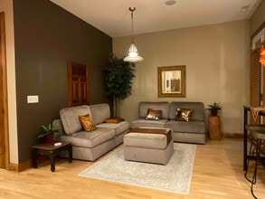 326 E Travelers Trail in Burnsville, MN - Building Photo - Building Photo
